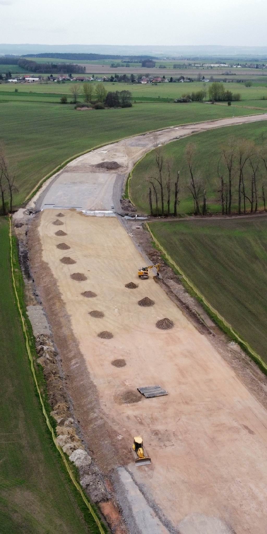 Obchvat/přivaděč k D35-Dašice.Stav 23.4.2023