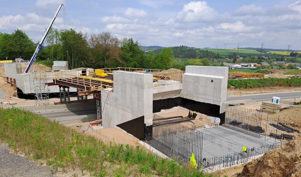 most na silnici Mirotice - Cerhonice přes D4