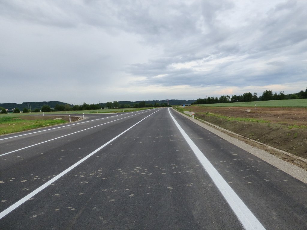 Příprava na odbočovací pruh.jpg