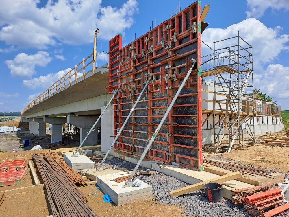 most přes I/4 nad Novým Rybníkem u Zalužan