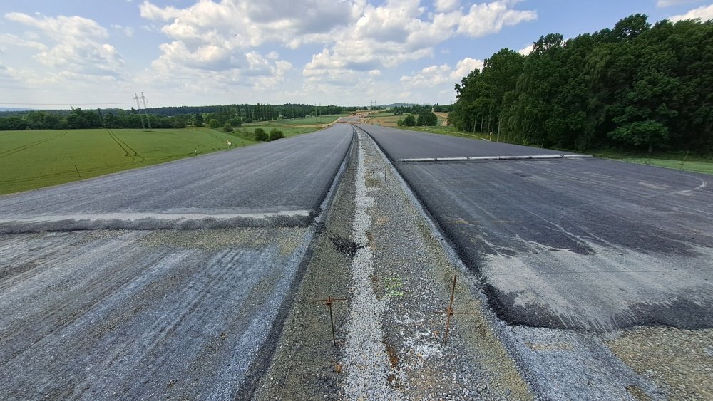 asfaltové vrstvy u Chraštic