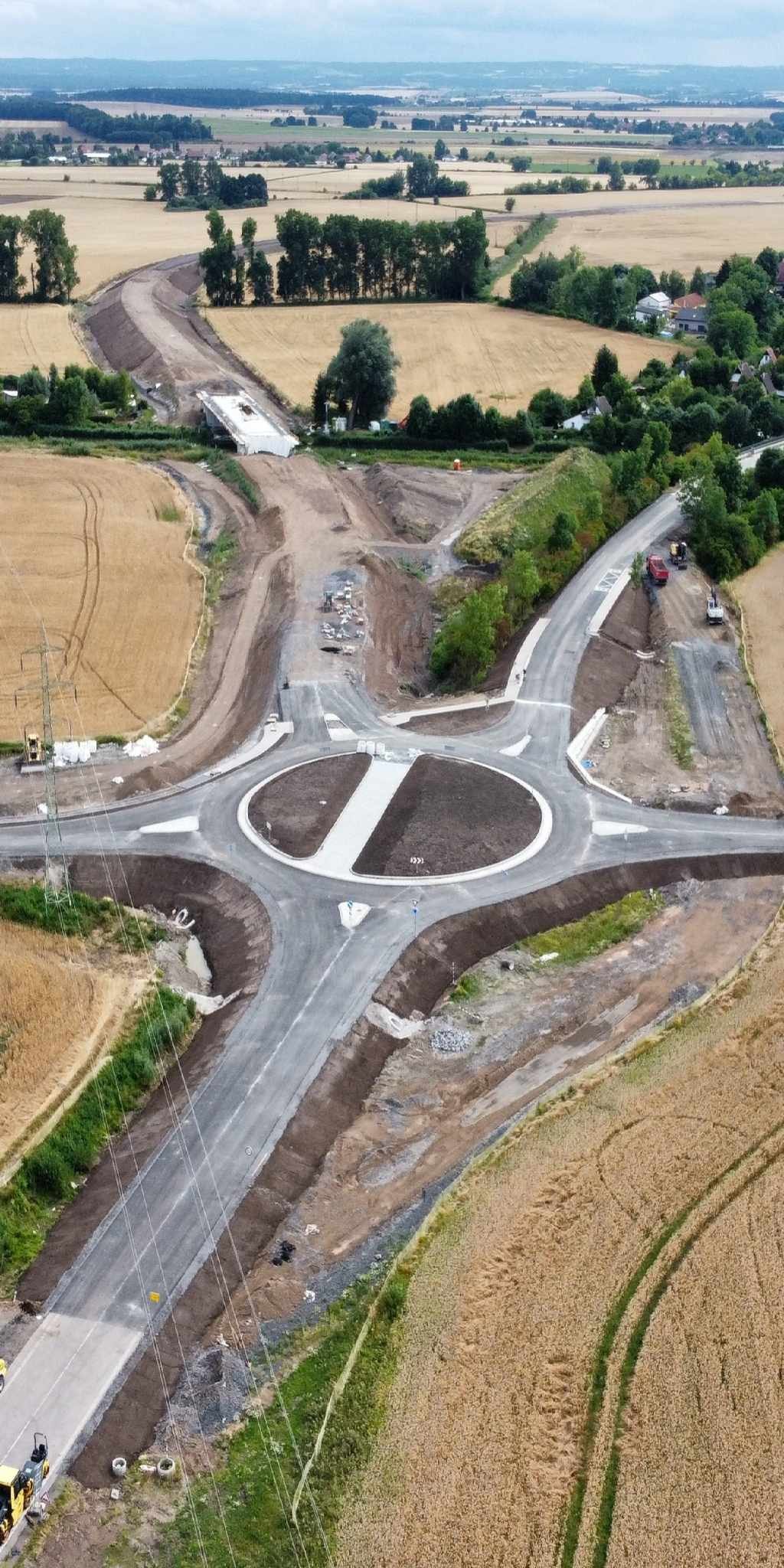 Obchvat/přivaděč k D35-Dašice.Stav 30.7.2023-OK několik dní před částečným zprovozněním.