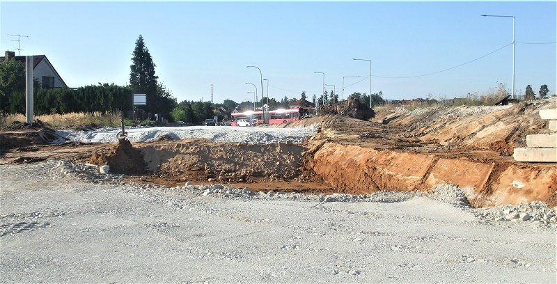 Rameno Novohradská ul. se zálivem pro MHD