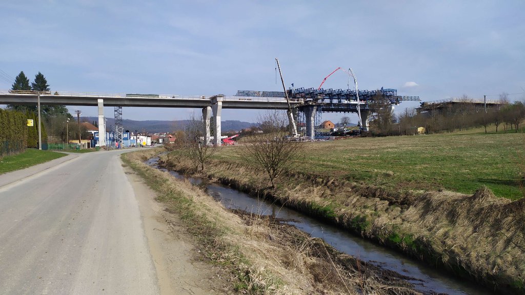 betonáž předposledního pole levého mostu v Dolní Vsi