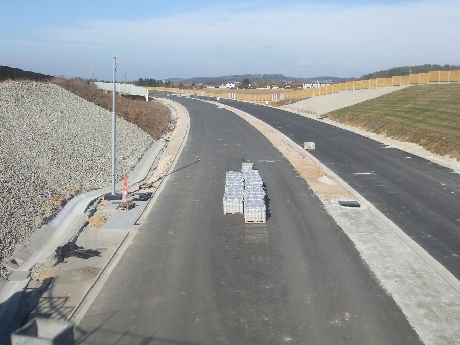 Pohled z okružní křižovatky Hodějovice směrem k MÚK Pohůrka