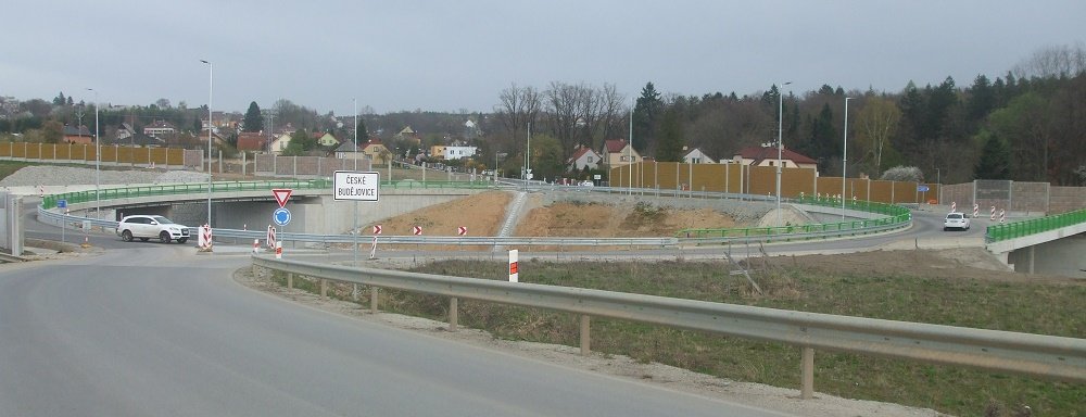 Okružní křižovatka Hodějovice