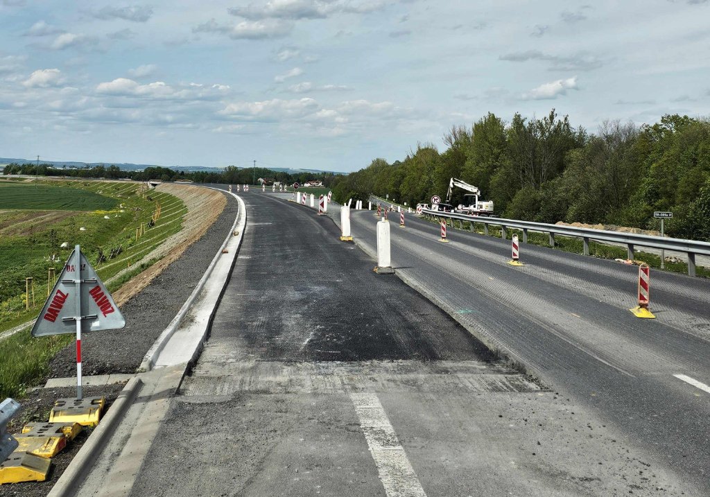 Foto připravovaného napojení na budoucí obchvat ve Skotnici