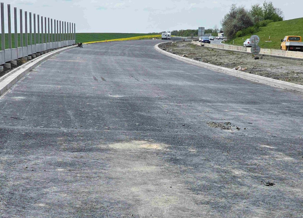 Dosud nedodělaný PJP v prostoru tzv. sesuvu, chybí AB vrstvy