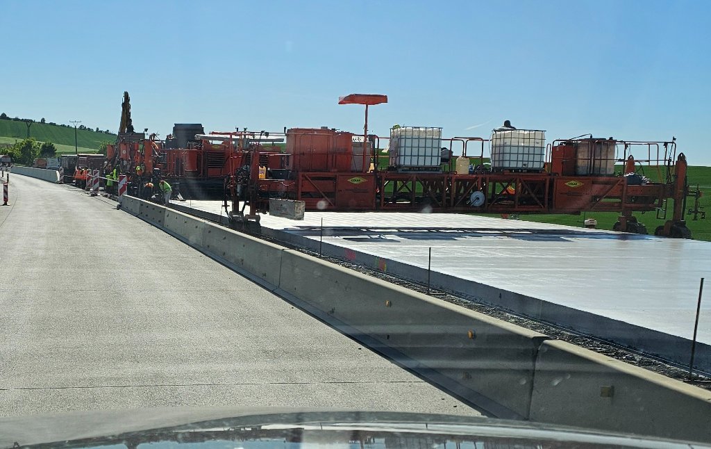 Pohled na pracující Finišer