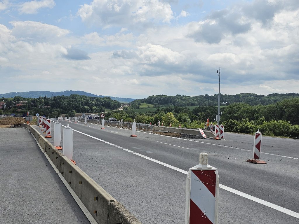 Hlavní trasa - MÚK Dub