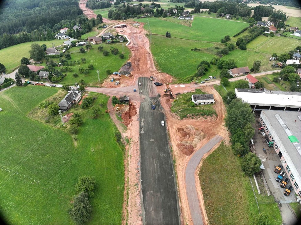 obchvat 22.7.2024 průsečná křižovatka v Heřmanicích 1.jpg