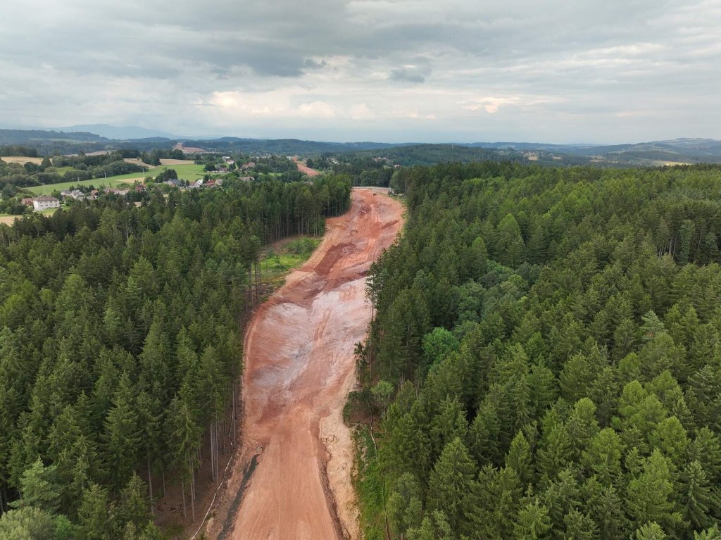 obchvat 22.7.2024 zářez mezi Studénkou a mostem na K.Újezdu 1.jpg