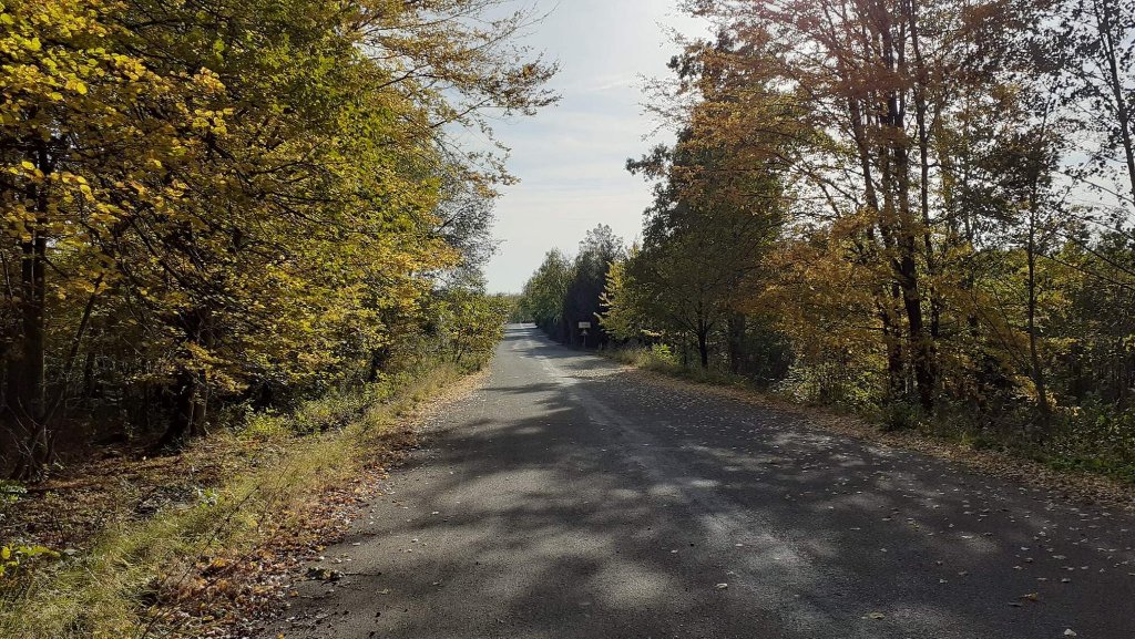 Babák,U stavského kostelíčka 2 směr Nová Paka.jpg