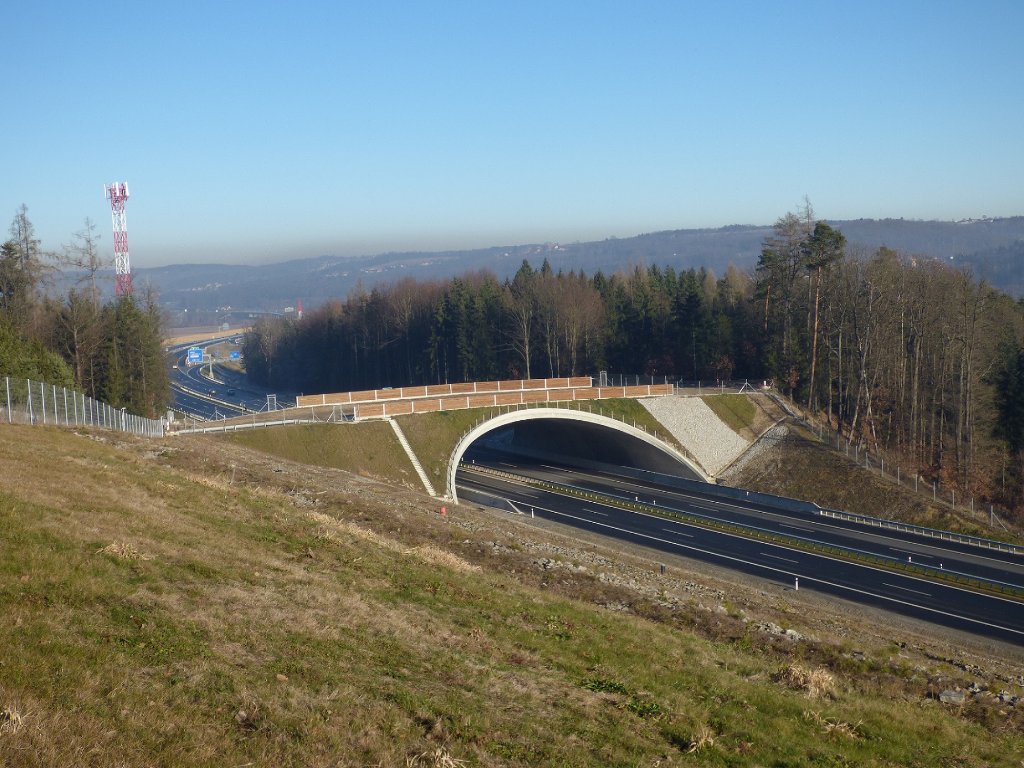 D3 0310 II Hodějovice-Třebonín ekodukt.JPG