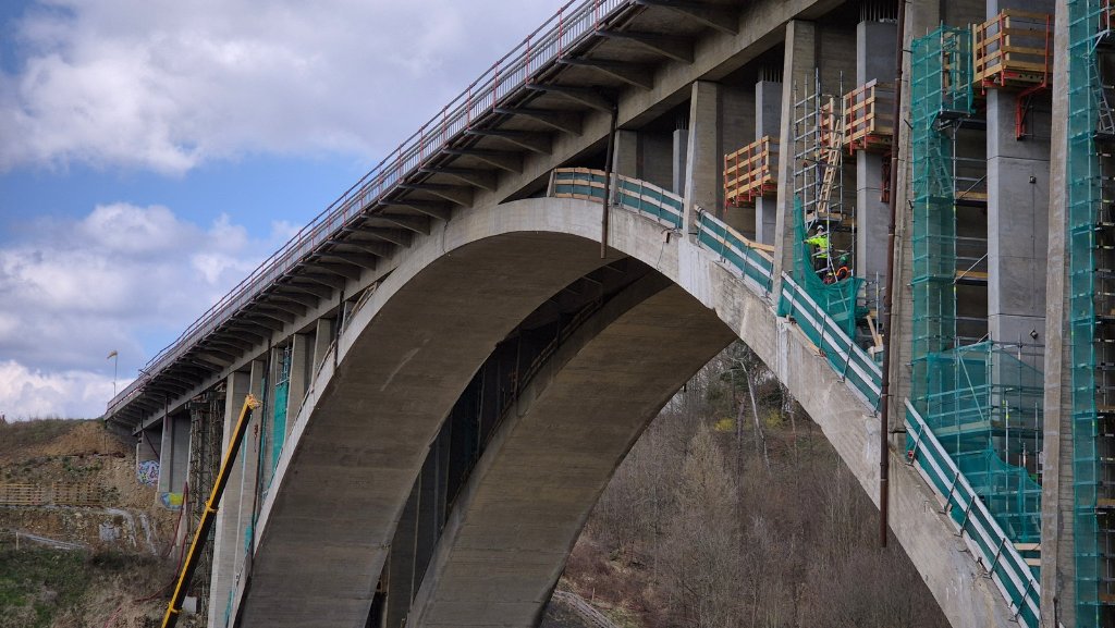 20250401 Most od jihu pohled ku Praze.jpg