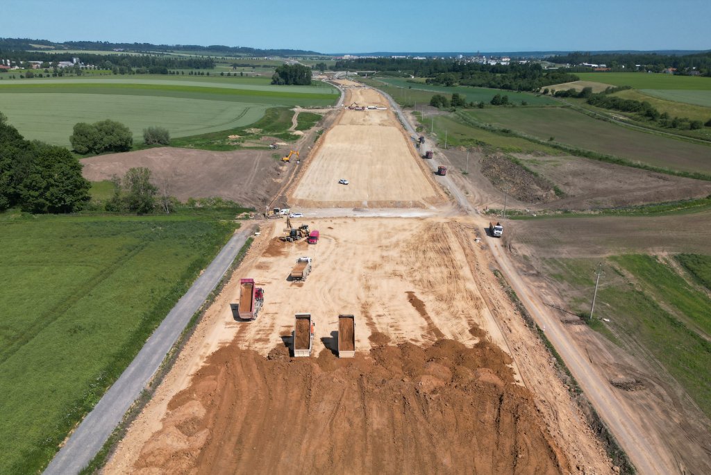 budování náspu u Hrušové