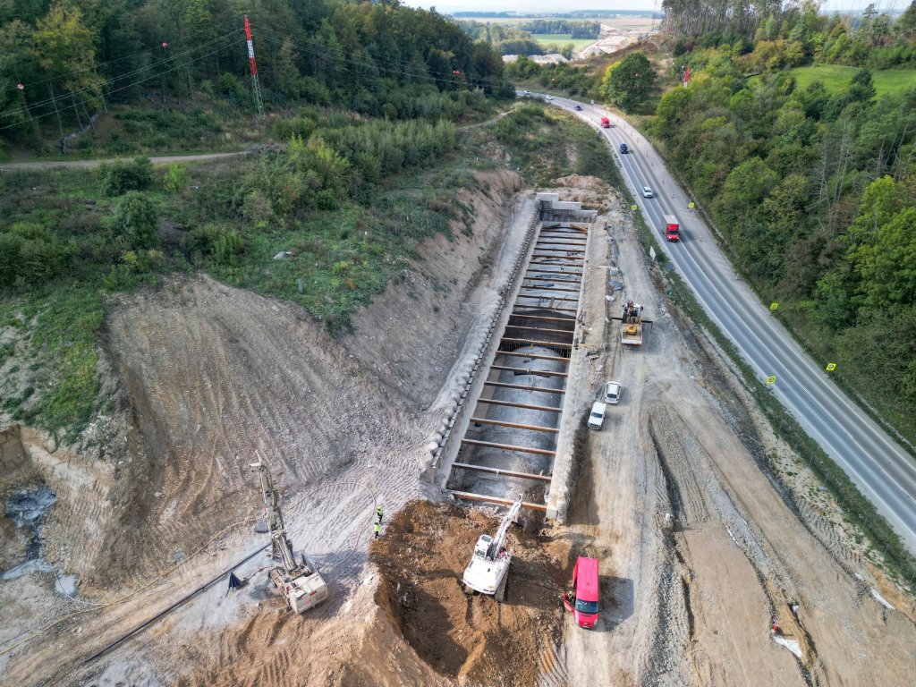 Hloubená část L tubusu na východní straně