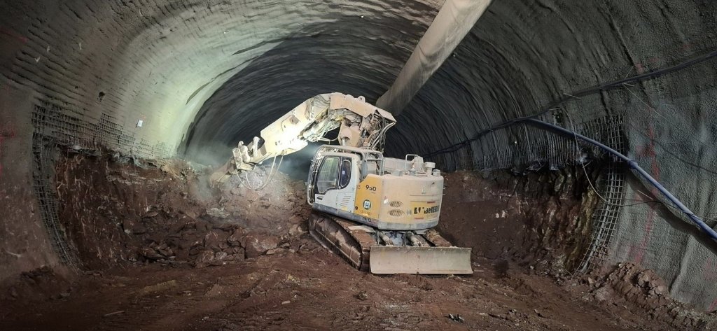 Ražba tunelu radechová.jpg