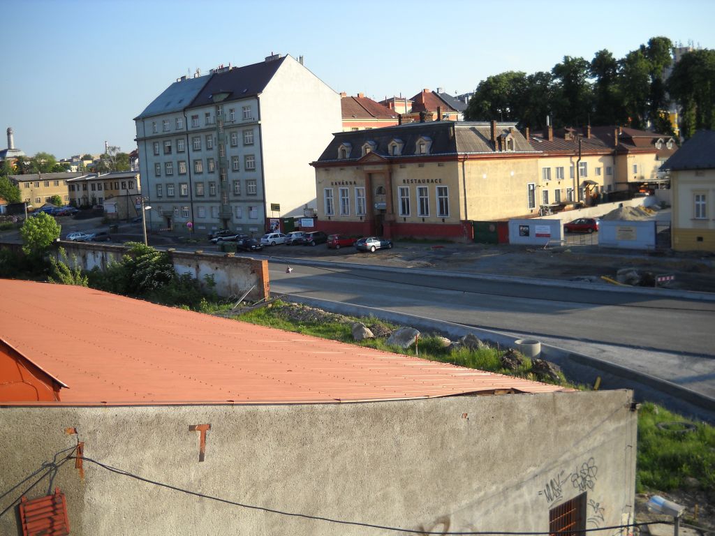 prozatímní parkovistě v budoucím druhém pruhu