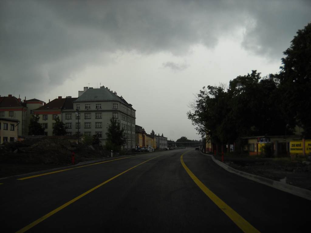 opačný směr, vjezd do areálu Budoucnost