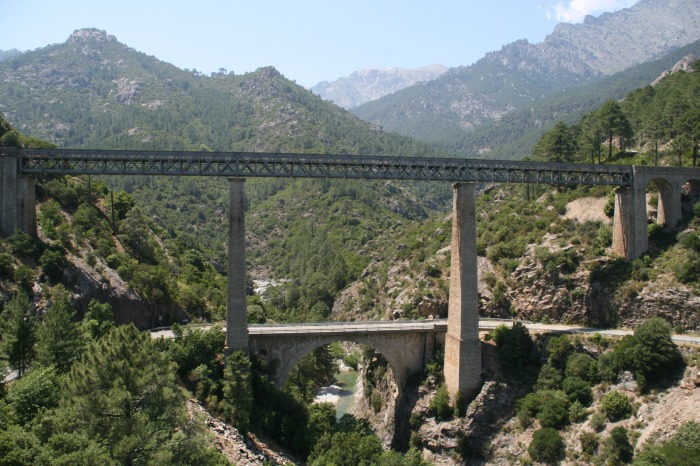 starý most a železniční viadukt