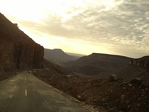 silnice k městu Atar