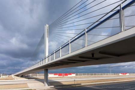 .<br />Nová lávka pro pěší přes D1 a I/67  v Bohumíně je v provozu