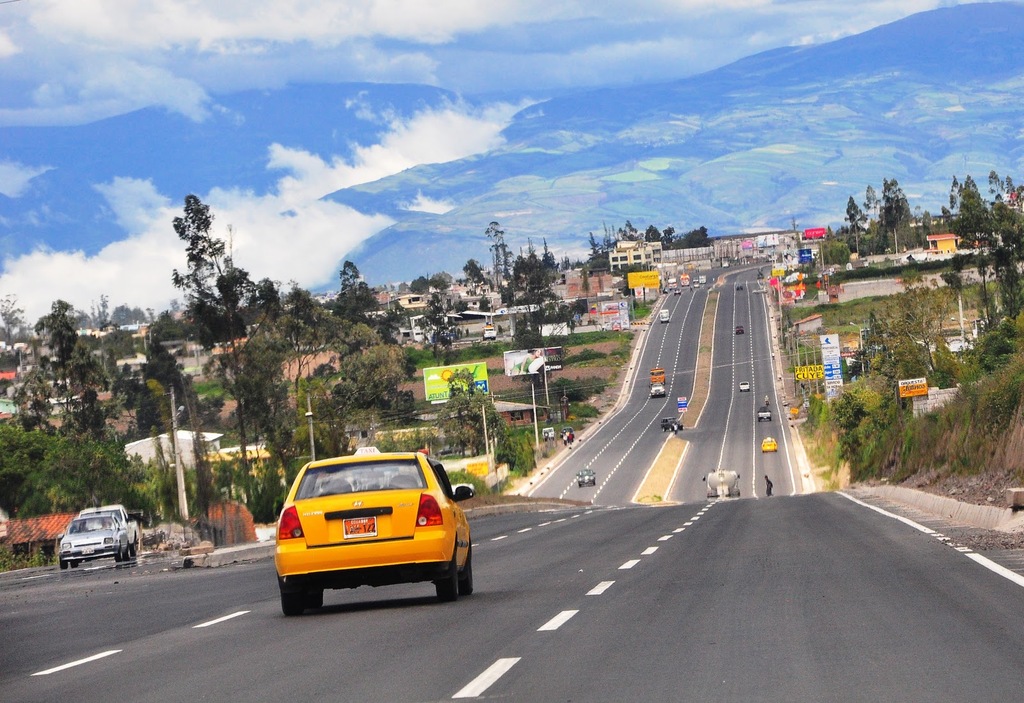 státní silnice E35, Vía Panamericana, úsek Ibarra - Otavalo v uspořádání 3+3 pruhy