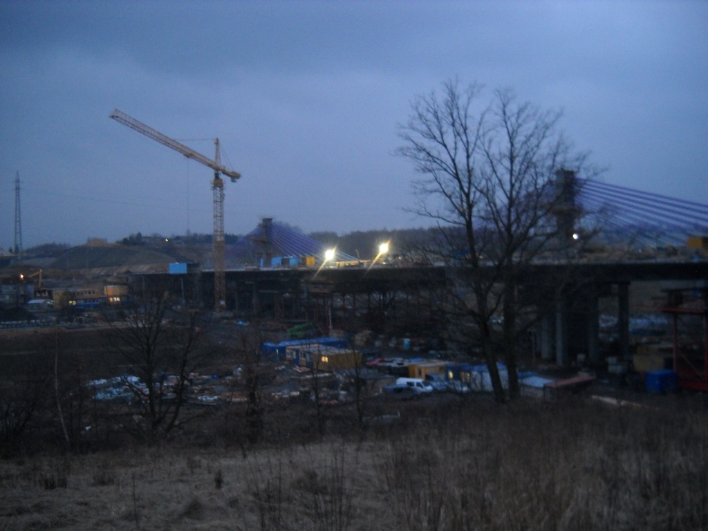 pracuje se i v pátek za tmy