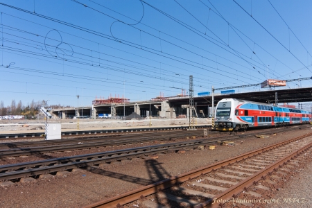 .<br />Svinovské mosty v celkovém pohledu od J.