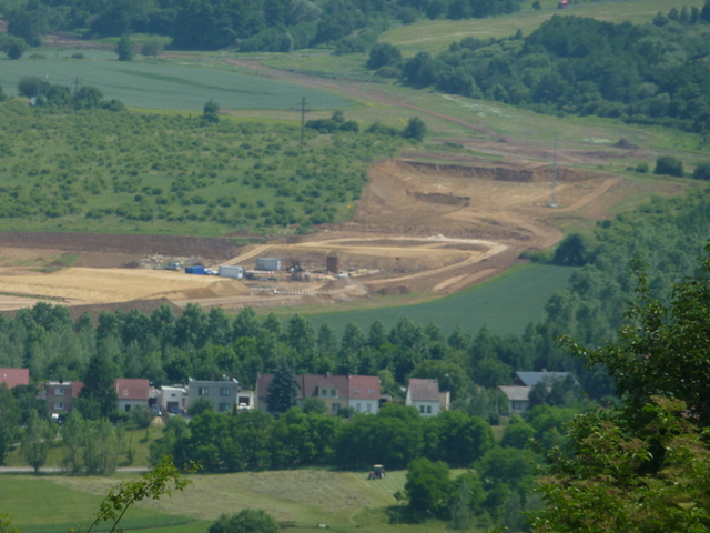 detail stavby mostu na dálnici pod kterým povede přeložka Řehlovice-Habrovany