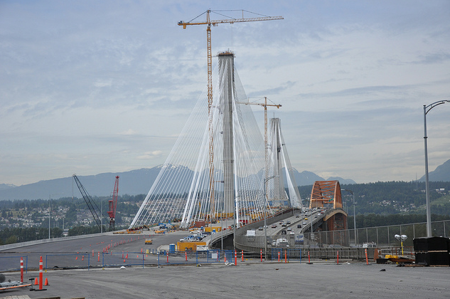 stav z 21.6. - most se má uvést do provozu 12/2012 a motoristi ušetří 1h času díky celému projektu