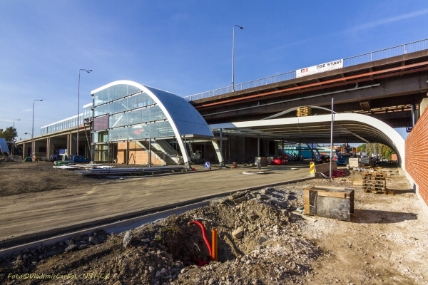 .<br />Jižní most s OK nových eskalátorů.