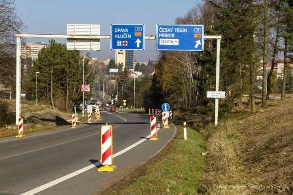 .<br />Příjezd od J po S647 k budované MÚK Rudná.