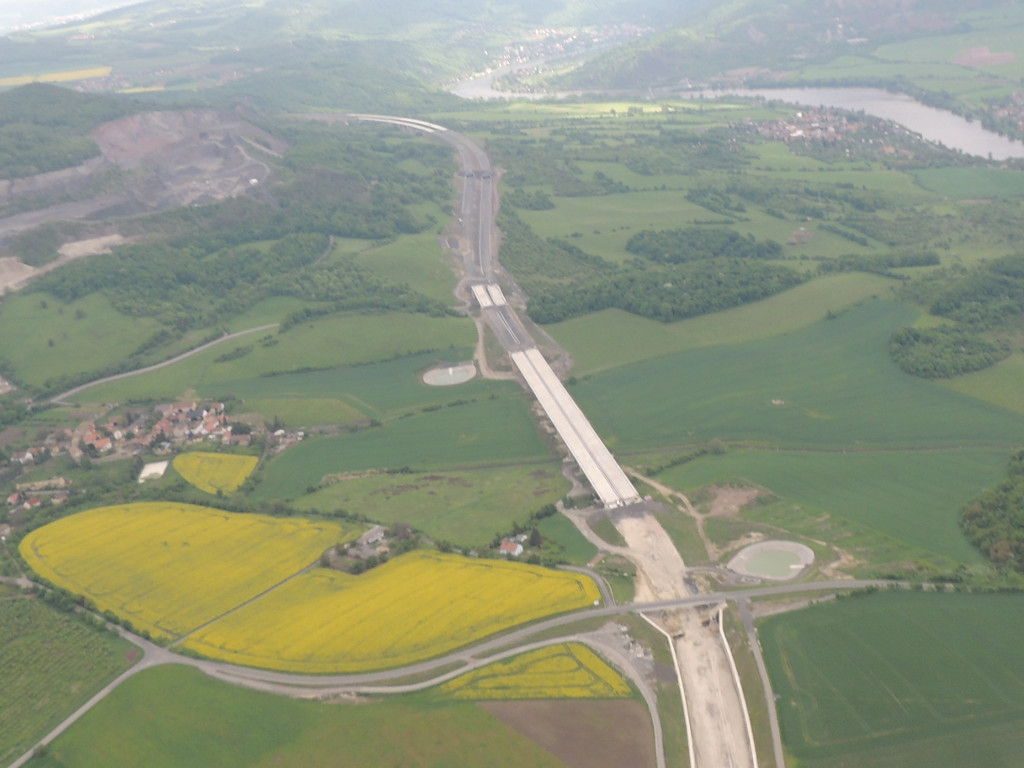 Estakáda a trasa k tunelům (pohled z jihu)