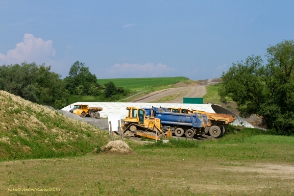 .    Výstavba přemostění SO208 v km 7,824.<br />.