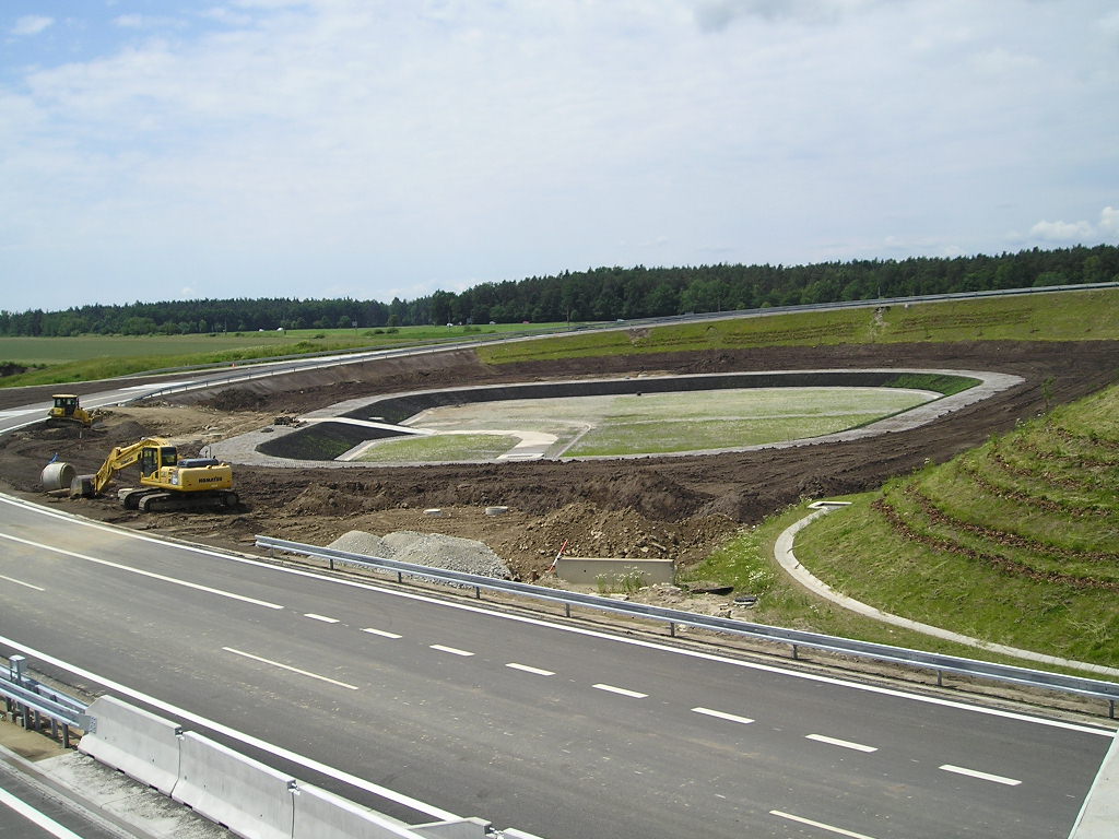 a nádrž na dešťovku přímo v křižovatce...