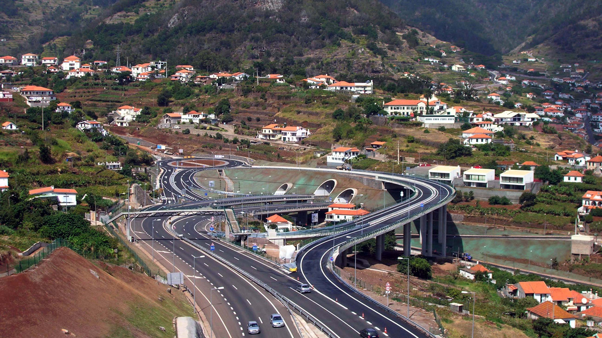 Machico - Caniçal, na 7 km je 5 tunelů