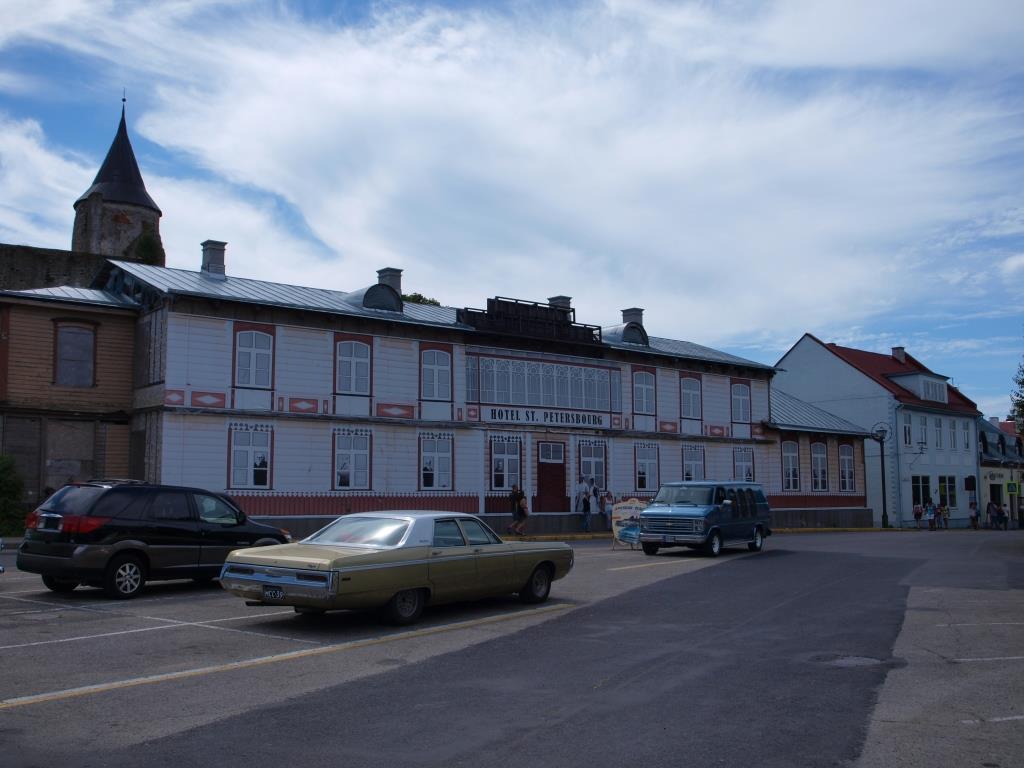 Haapsalu - centrum s několika veterany