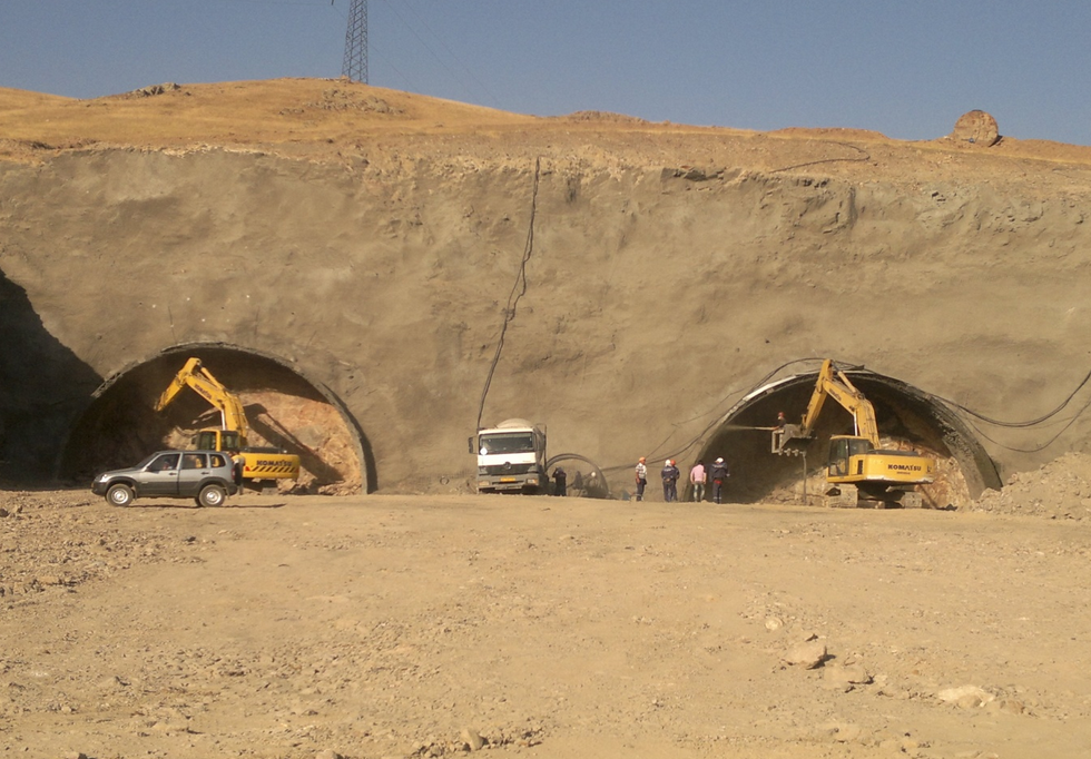 1. silniční tunel v zemi je ve výstavbě v rámci projektu: západní Evropa - západní Čína