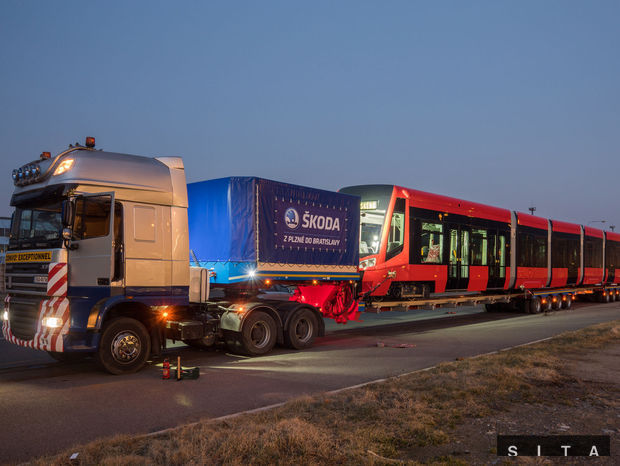 jednosmerna-elektricka-obojsmerna-elektricka-dpb-dopravny-podnik-bratislava-mhd-bratislava_02-nestandard2.jpg