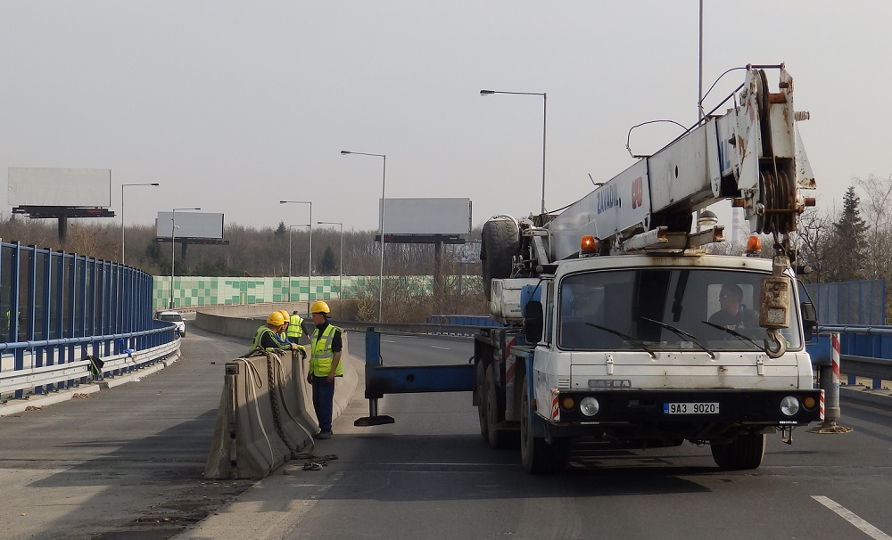 V prvních hodinách v sobotu 11.4.2015 bylo možné naposledy projet "Bobovou dráhu"...
