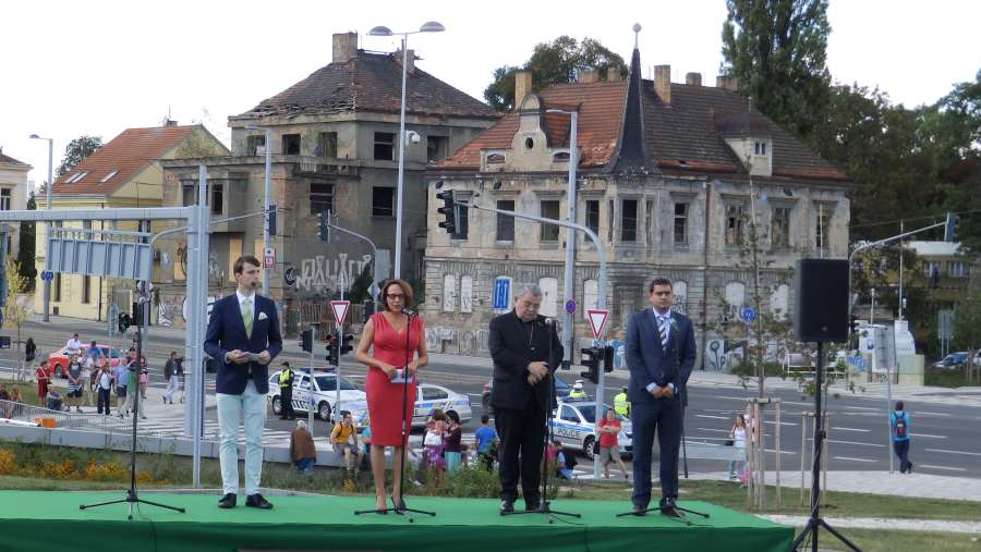 projevy s "krásným" pozadím...