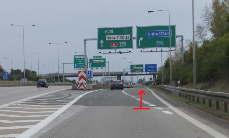 kus původního asfaltu...