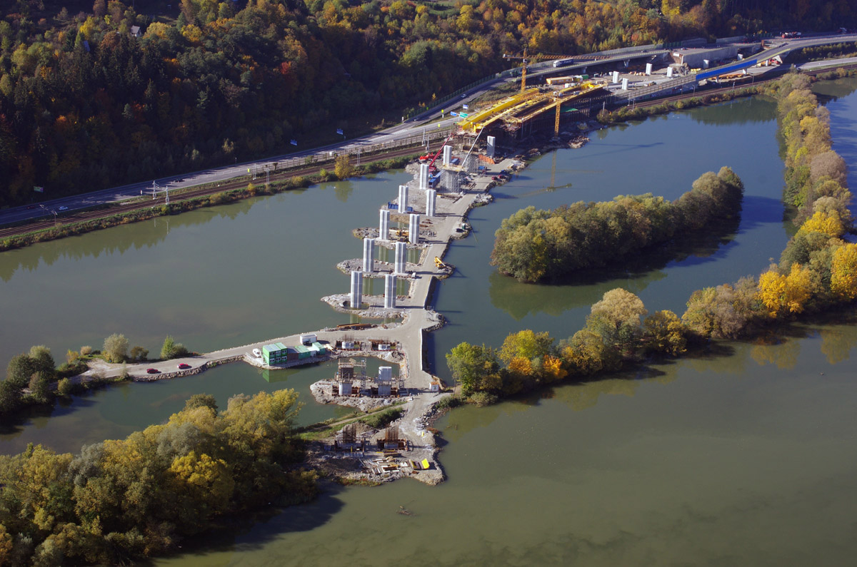 Strážov - křižovatka Žilina, jih a dál mostní objekt ponad Hričovskú přehradu