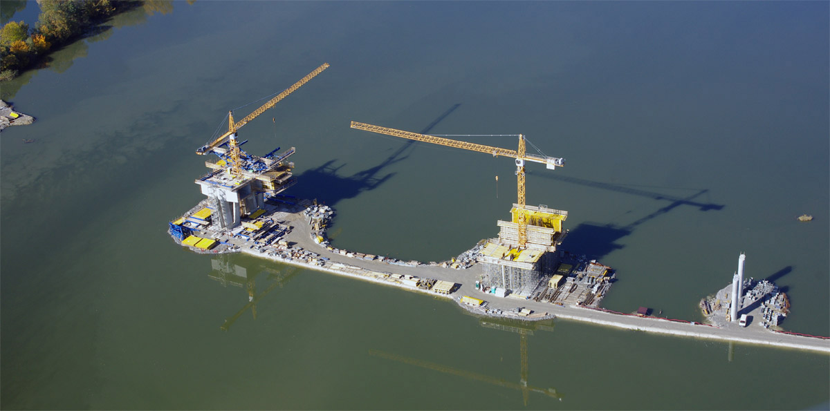 ve středu Hričovské přehrady