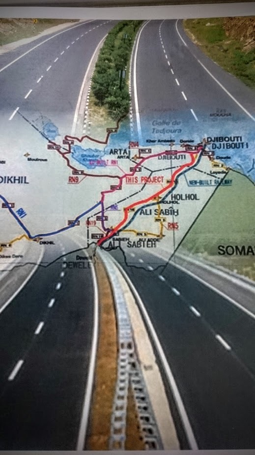 červená čára = trasa první dálnice v zemi