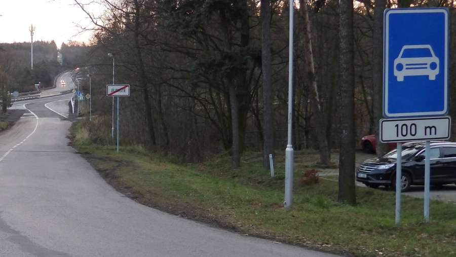 v pozadí už je zelená