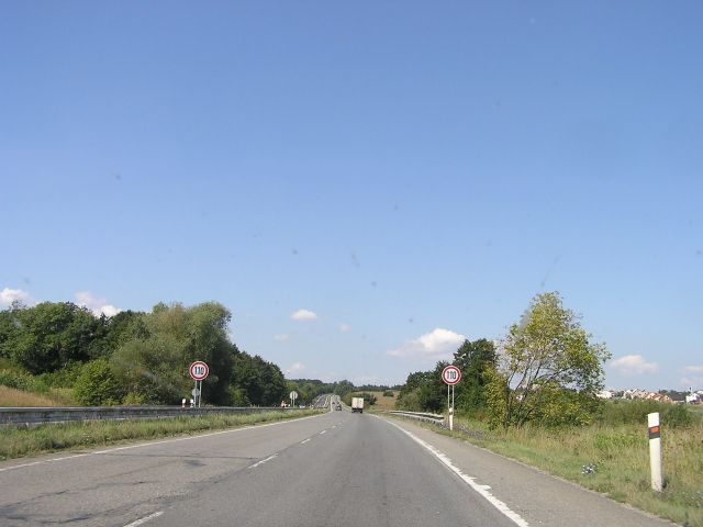 Místo 110 budou asi viset autíčka.jpg