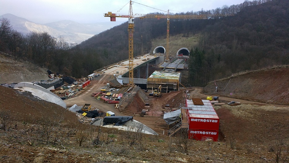 Most přes uhelnou strouhu